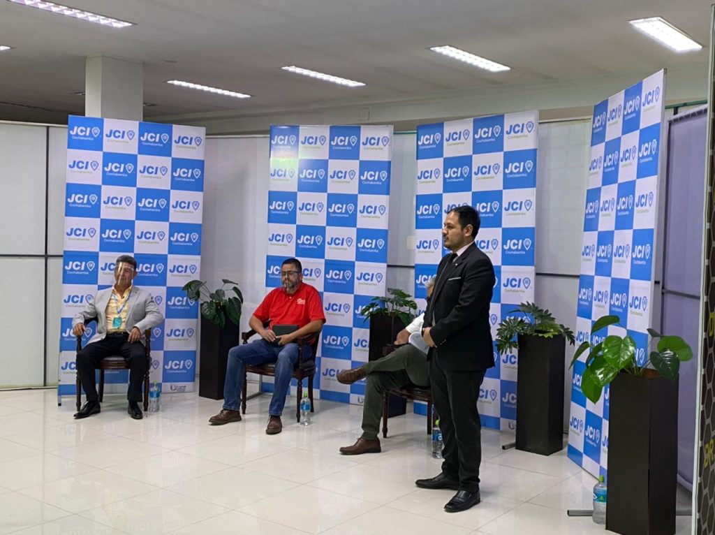 Debate en el set del foro