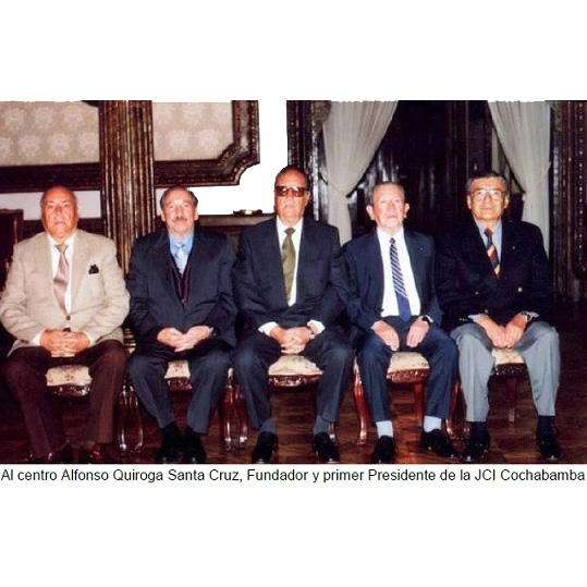 Al centro Alfonso Quiroga Santa Cruz, fundador y primer presidente de la JCI Cochabamba